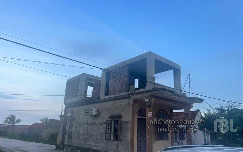 Cẩu lắp module nhà bê tông nguyên khối ABL V01 lên mái bằng nhanh chóng và an toàn