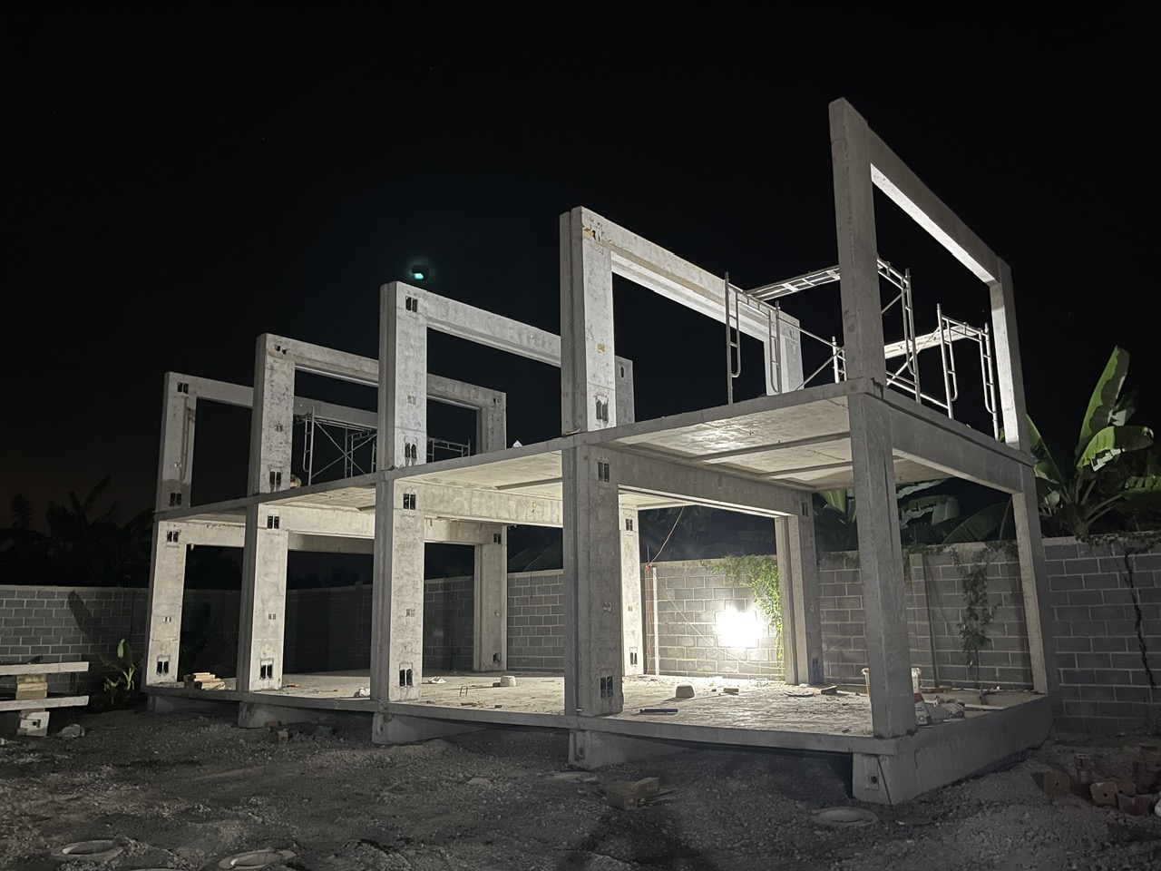 lắp đặt nhà bê tông mẫu V05B cho khách hàng.