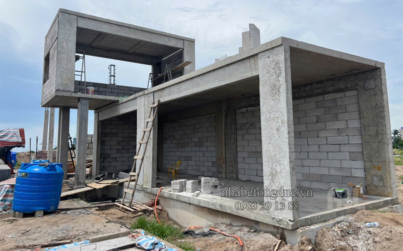 lắp nhà bê tông đúc mẫu V05B lắp ghép